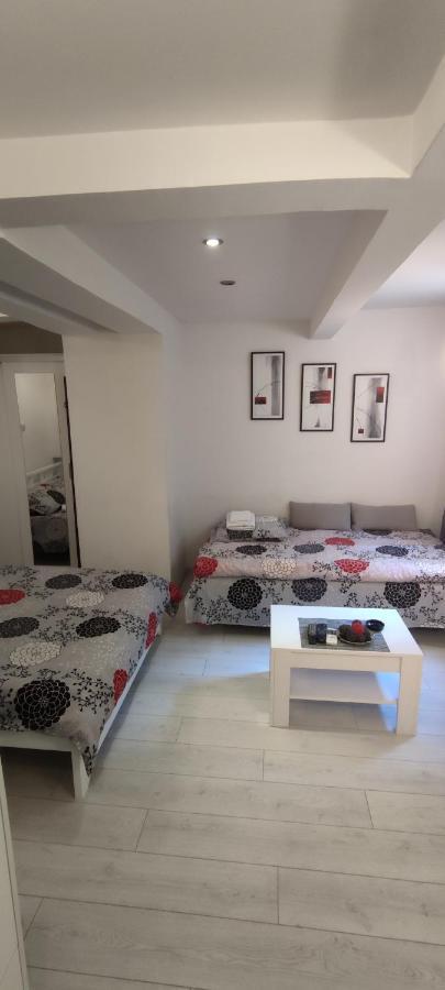 Studio Apartman Kocka Belgrad Exterior foto