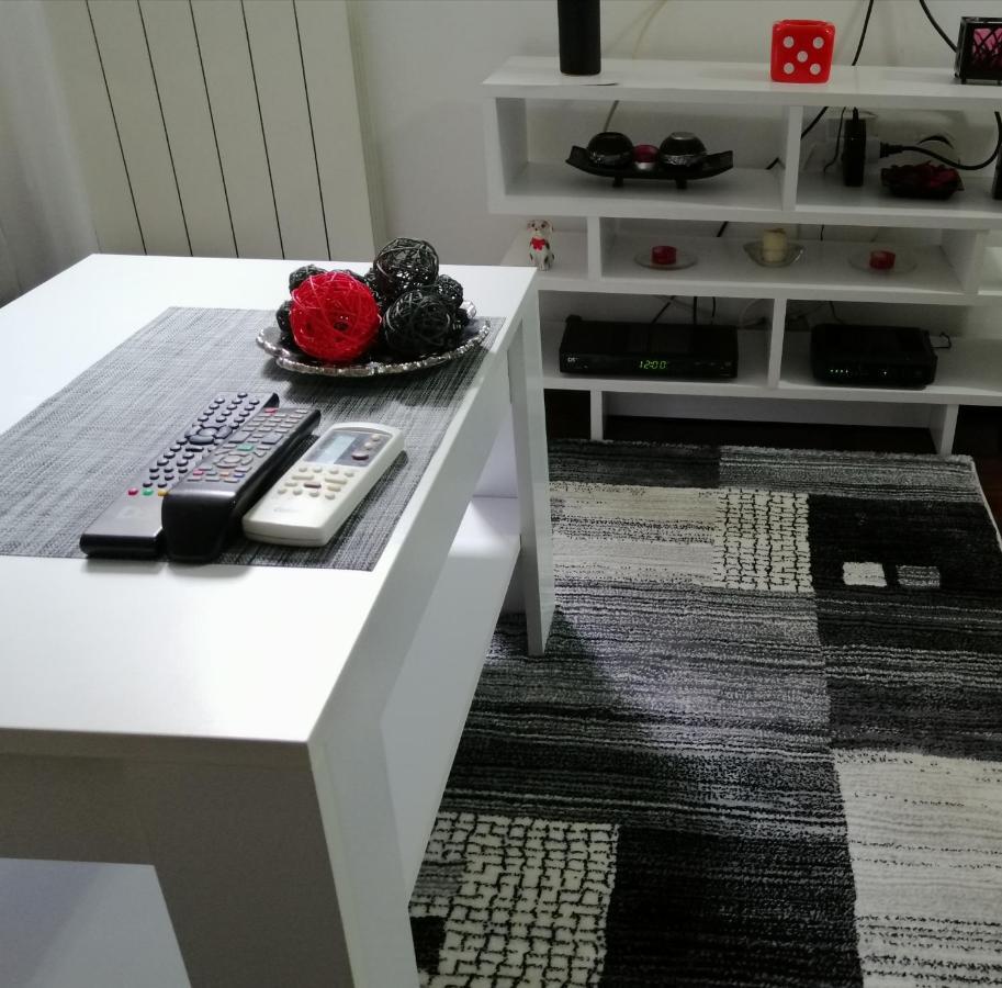 Studio Apartman Kocka Belgrad Exterior foto