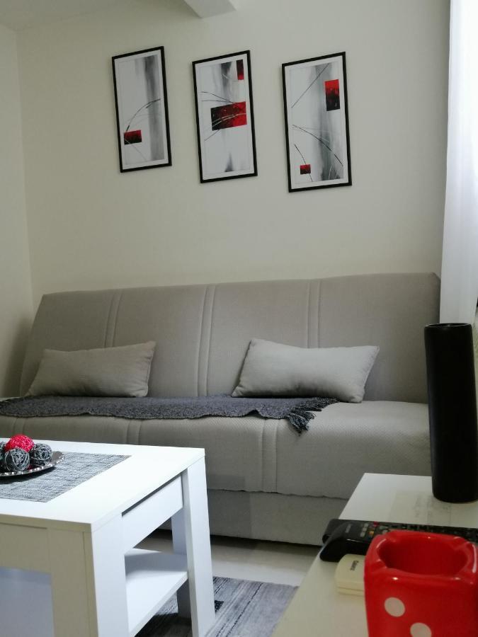 Studio Apartman Kocka Belgrad Exterior foto