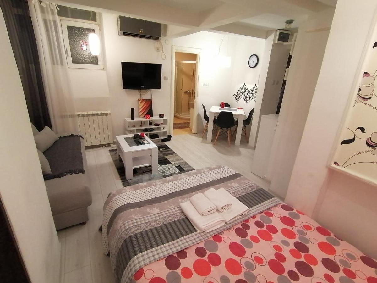 Studio Apartman Kocka Belgrad Exterior foto